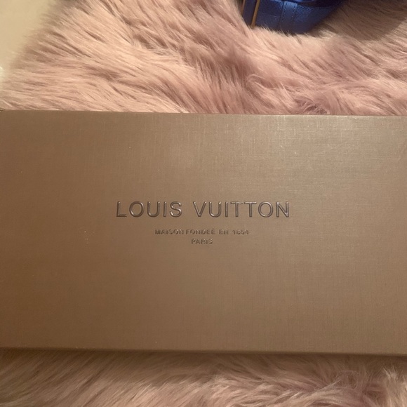 Scarf - Picture 2 of 4